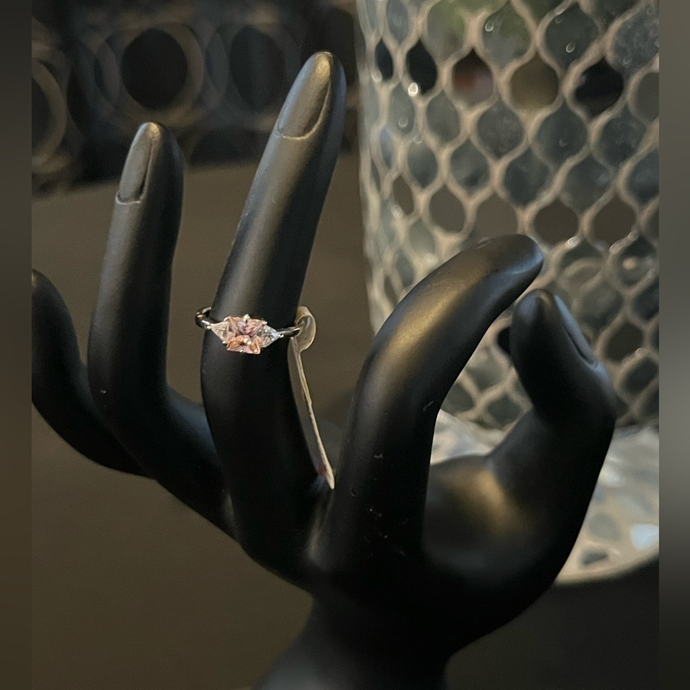 Size 4 Pink Princess Cut CZ Ring – Silver Tone